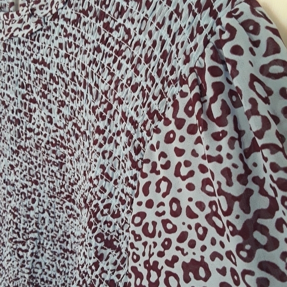 Smocked Animal Print Longsleeve Top Size 3X - Picture 7 of 11